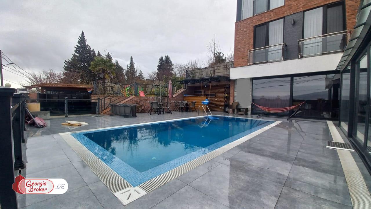 в аренду дом с новым ремонтом 14-комнат